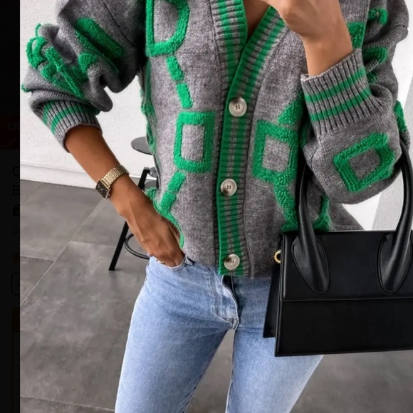 Chic Womens Boyfriend High Contrast Knit Cardigan - V-Neck Button Up Design - Picture 5 of 9